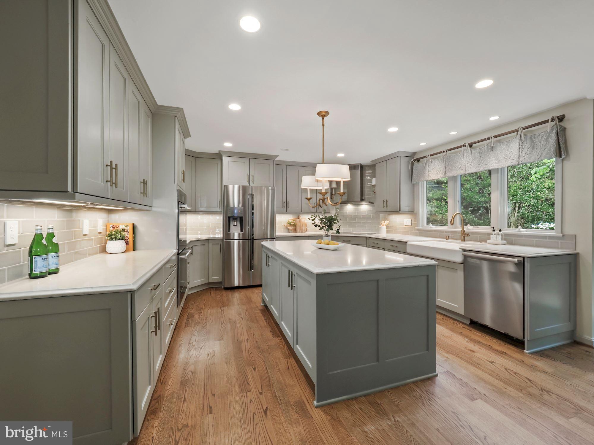 MACARTHUR PARK CONDOMINIUMS - Residential