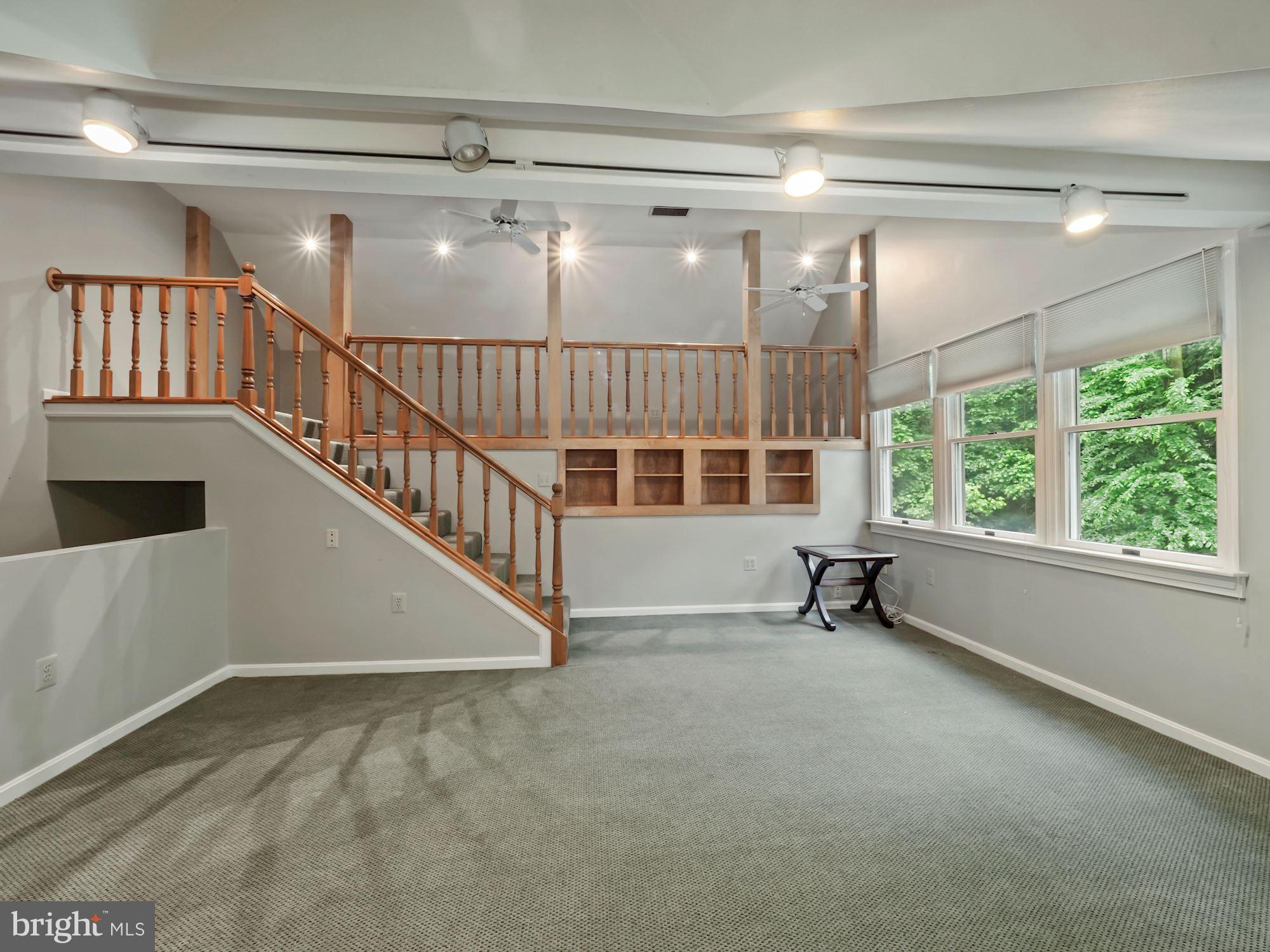 MACARTHUR PARK CONDOMINIUMS - Residential