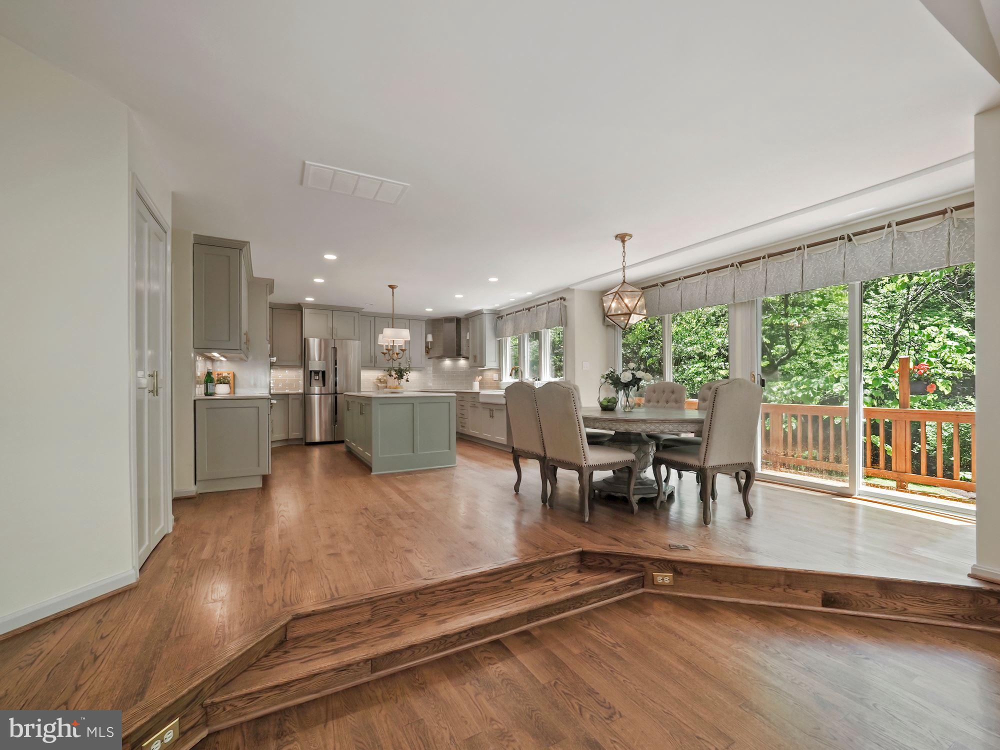 MACARTHUR PARK CONDOMINIUMS - Residential