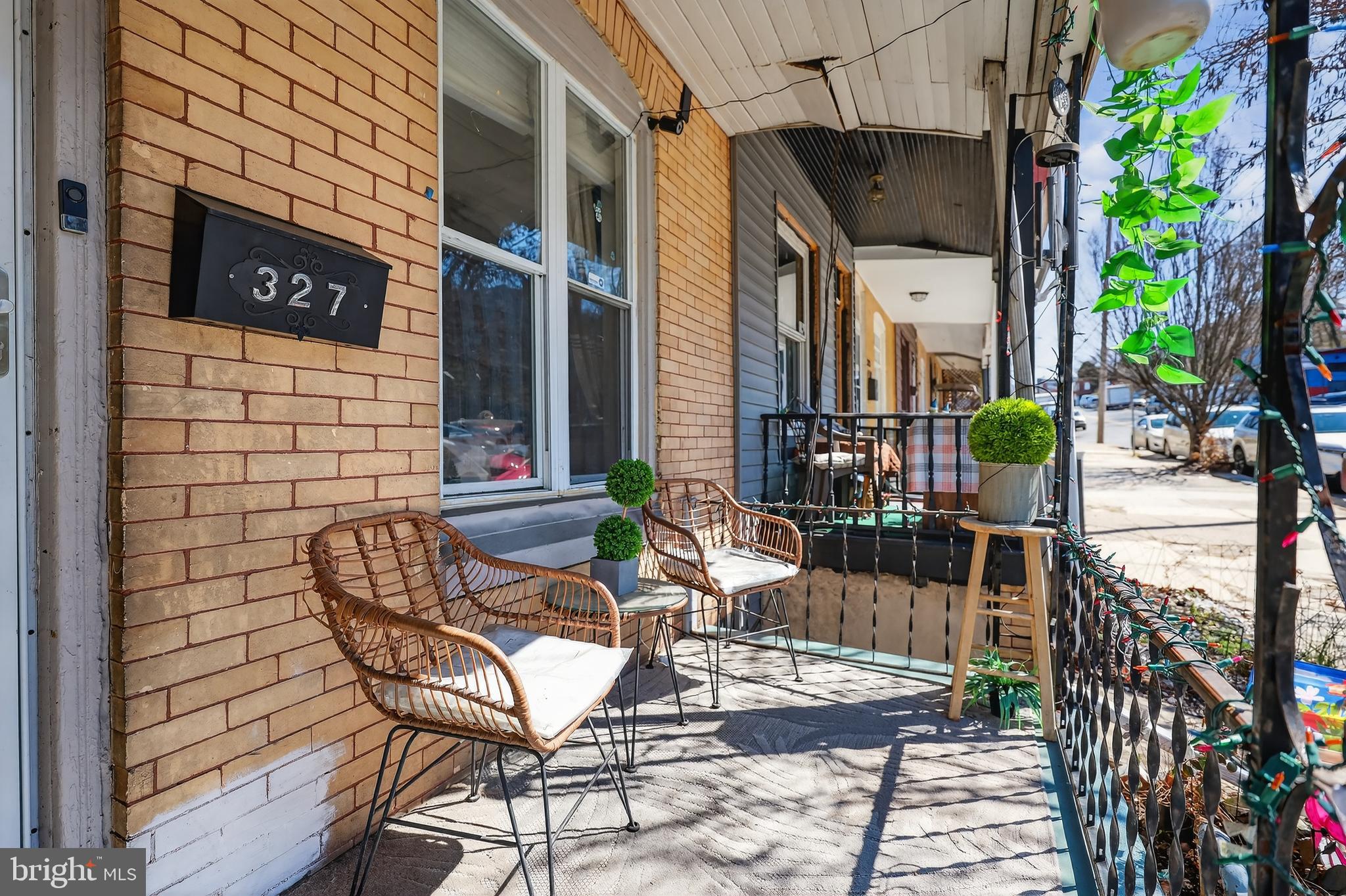 327 W WINDSOR STREET