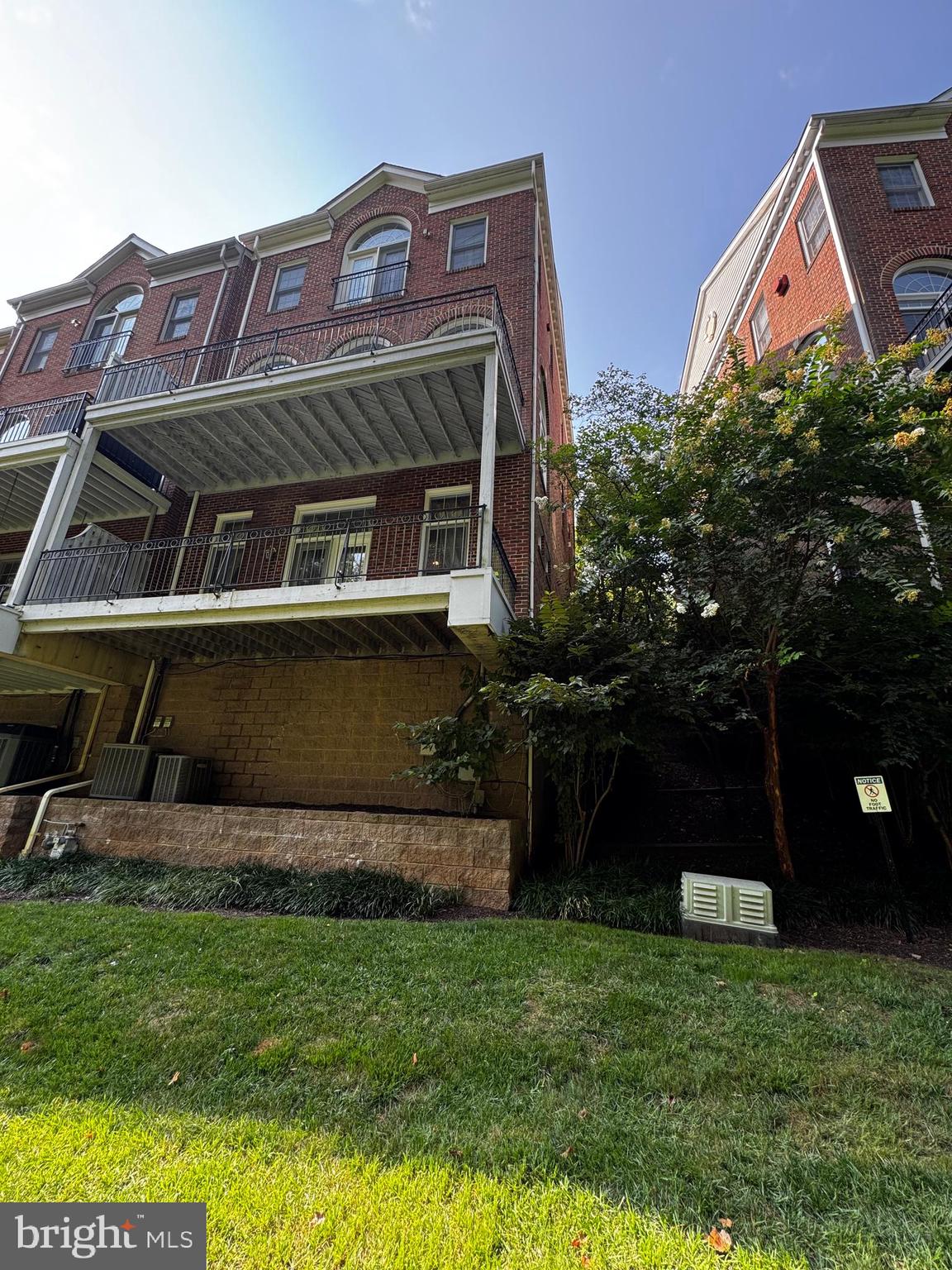 PALISADES PARK - Residential Lease