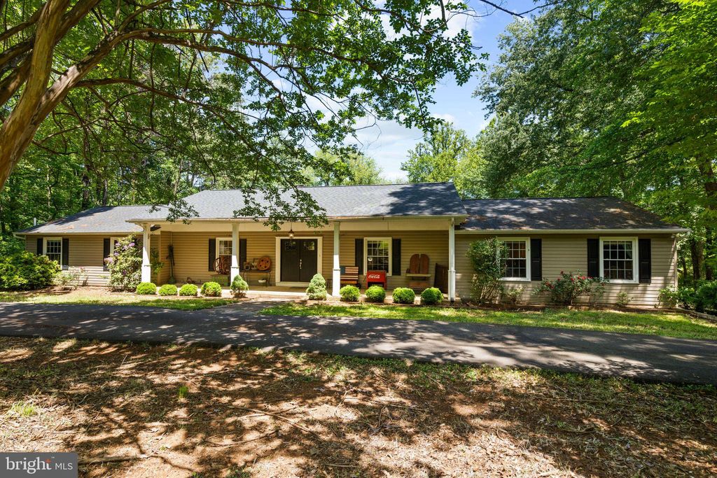 Photo of 7281 Forrest Road, WARRENTON, VA 20187 (MLS # VAFQ2022036)