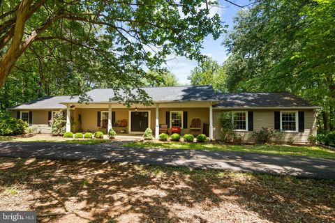 Photo of 7281 Forrest Road, WARRENTON, VA 20187 (MLS # VAFQ2022036)
