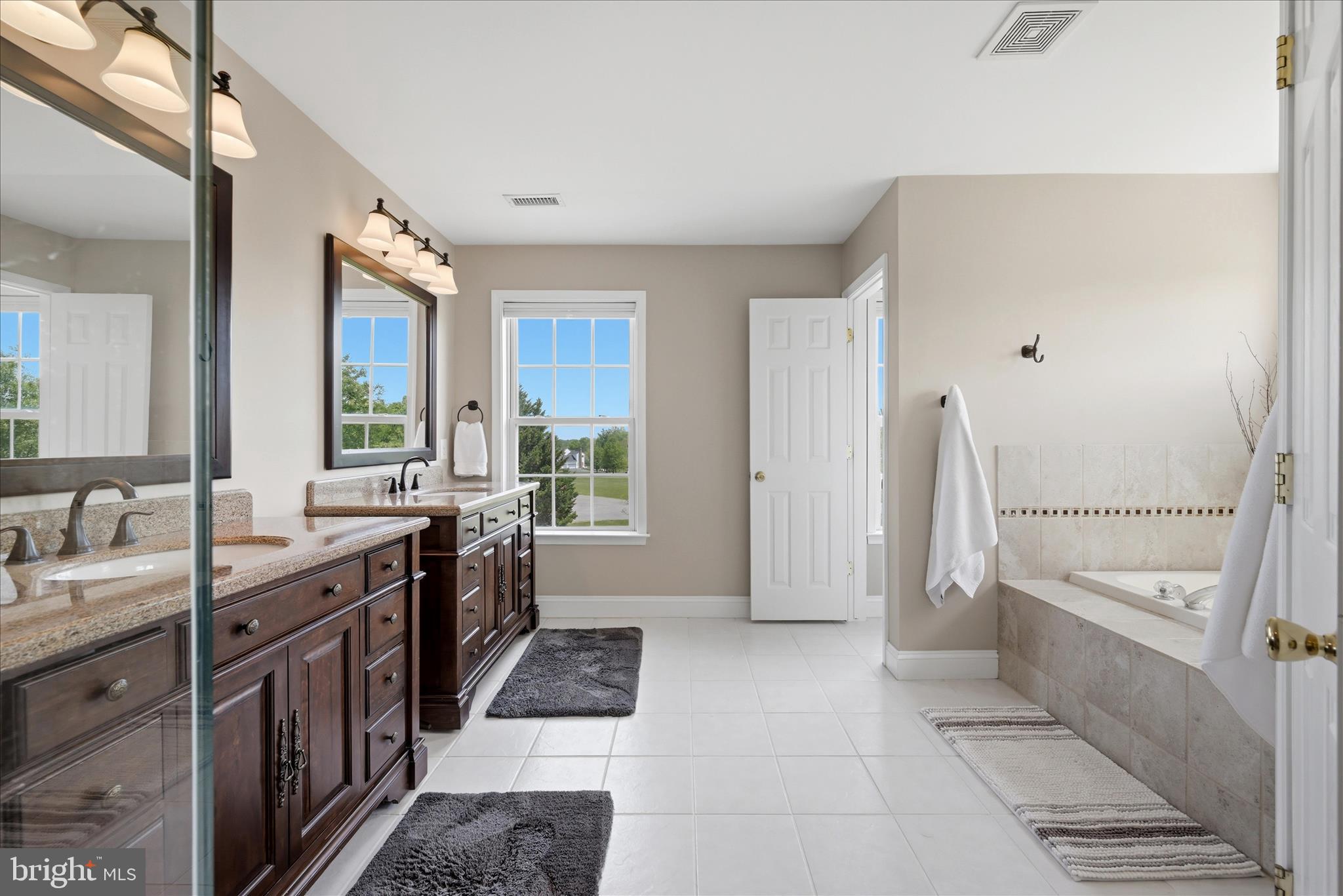 JONELLA FARM - Residential