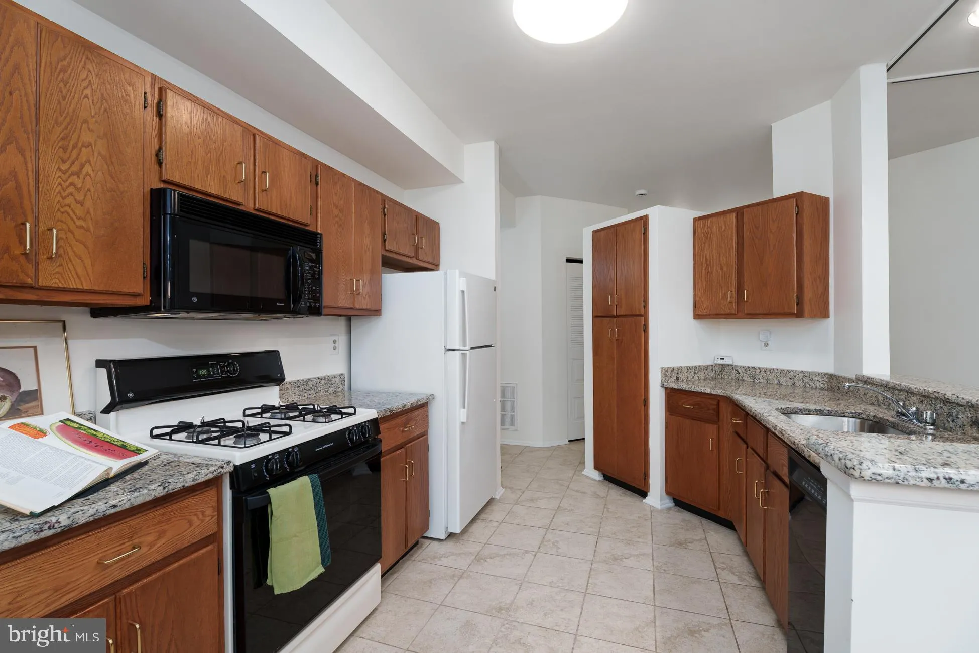 Monmouth Junction, New Jersey 08852, United States, 2 Bedrooms Bedrooms, ,2 BathroomsBathrooms,Residential,Active,222038