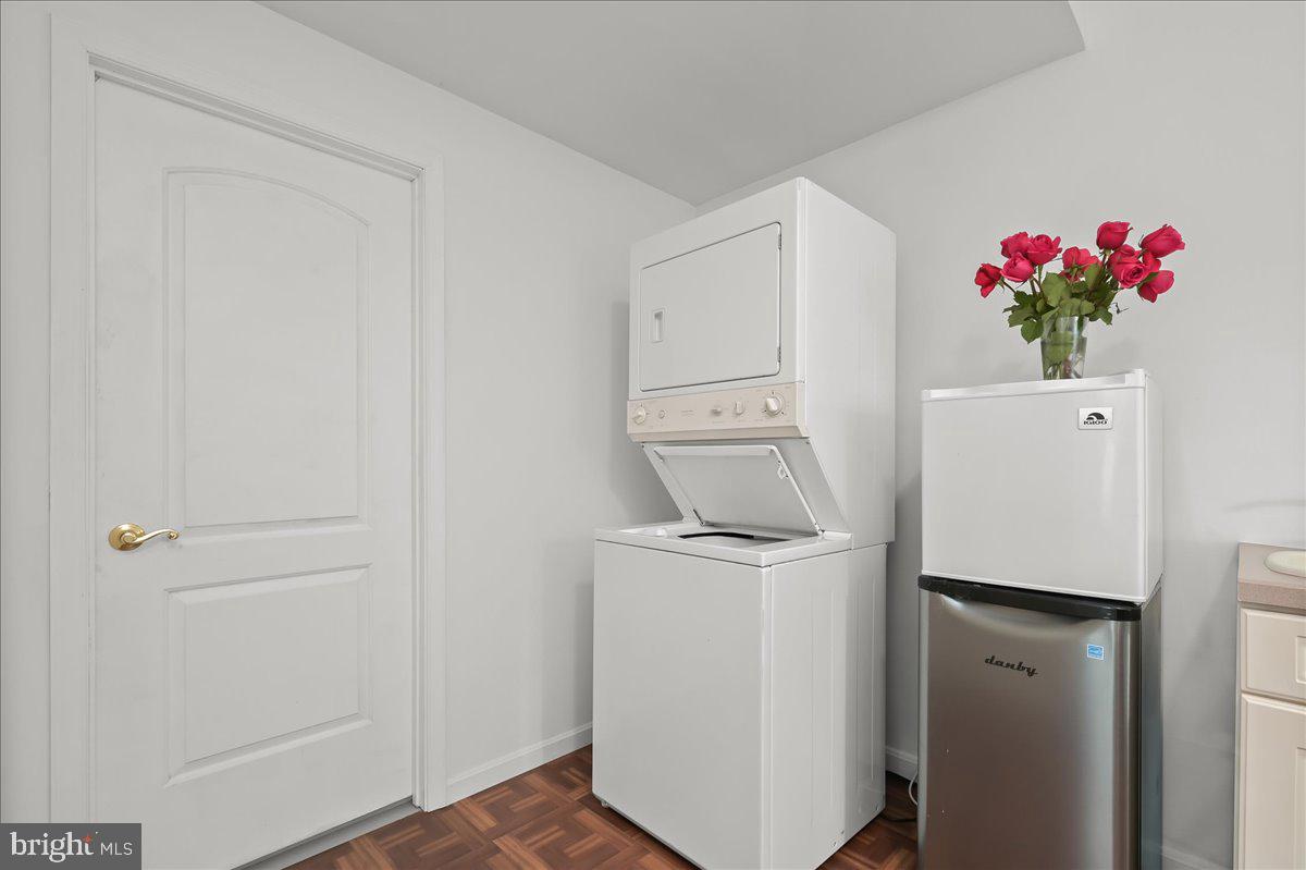 MERRYWOOD MANOR - Residential