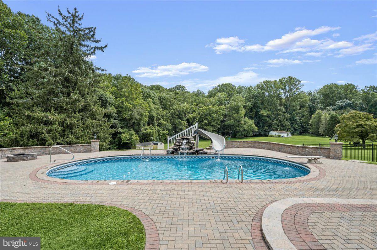 MERRYWOOD MANOR - Residential