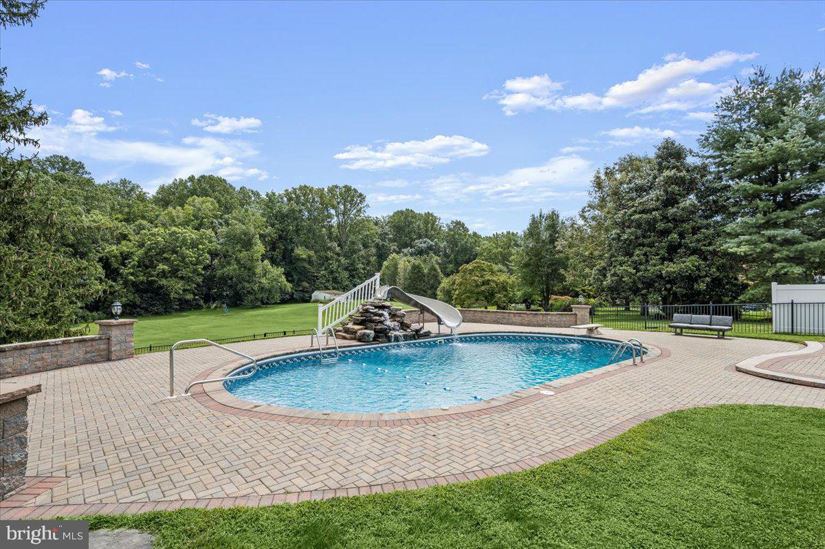 MERRYWOOD MANOR - Residential