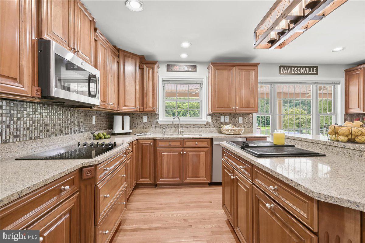 MERRYWOOD MANOR - Residential