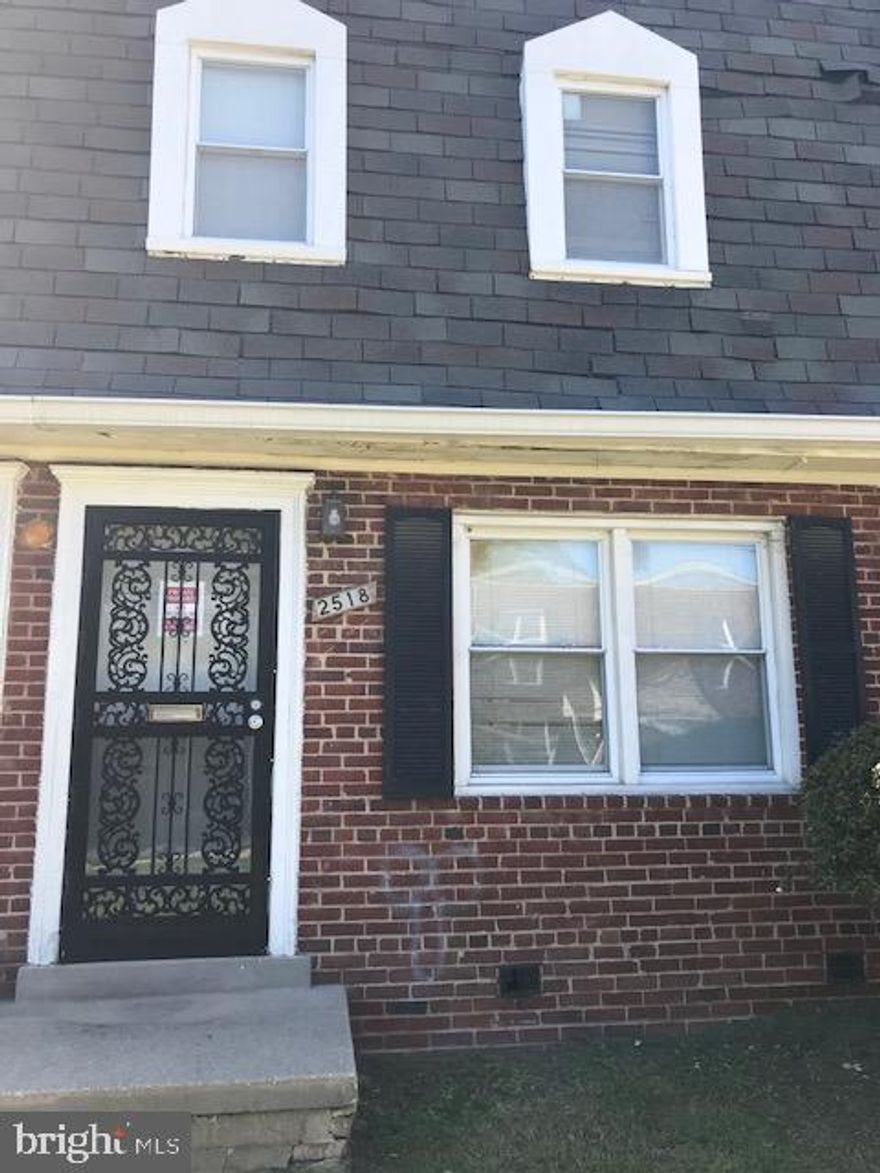 Freshly painted ,carpet cleaned and move in ready.Close to shopping and public transportation.