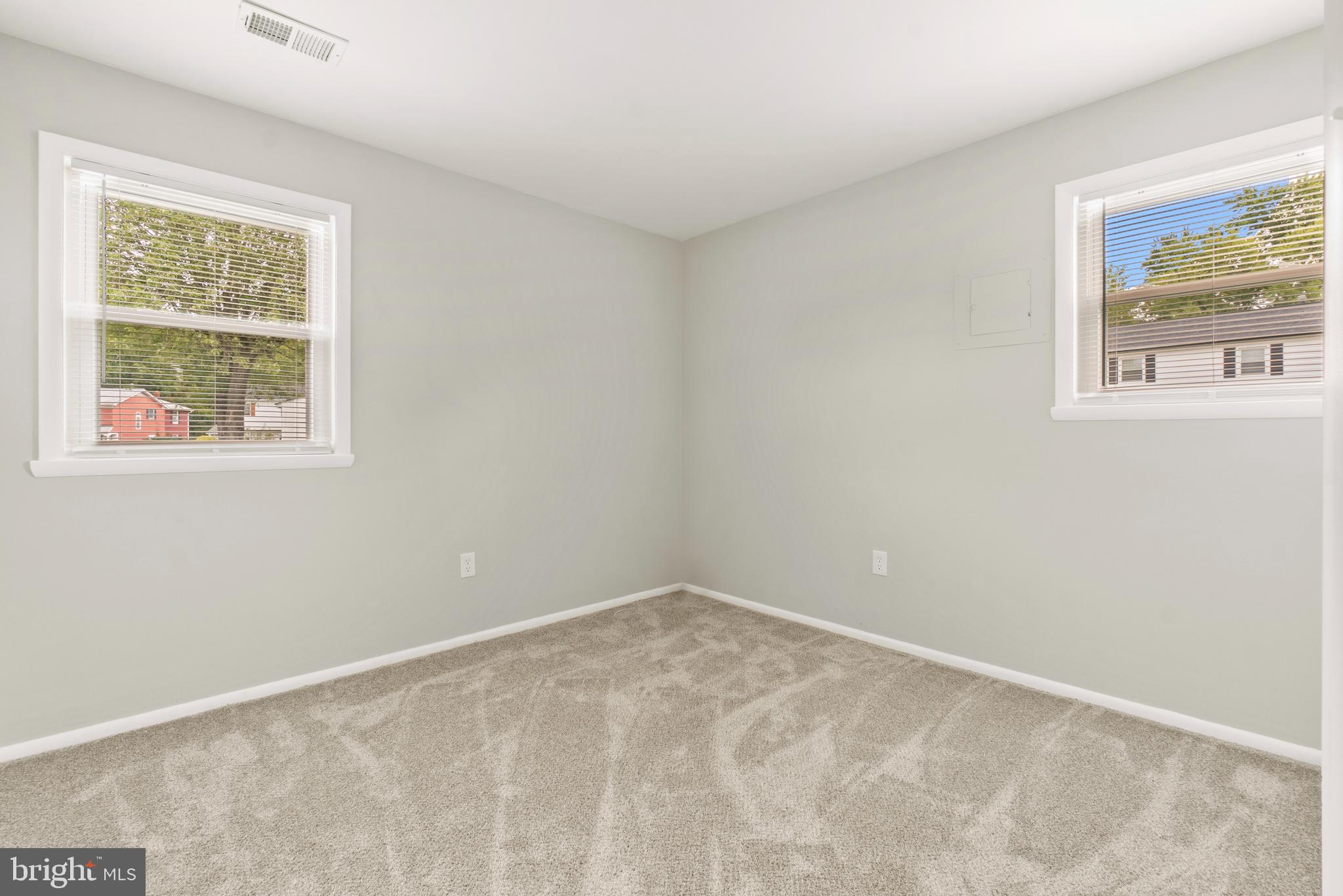 SCHOLAR WOODS - Residential