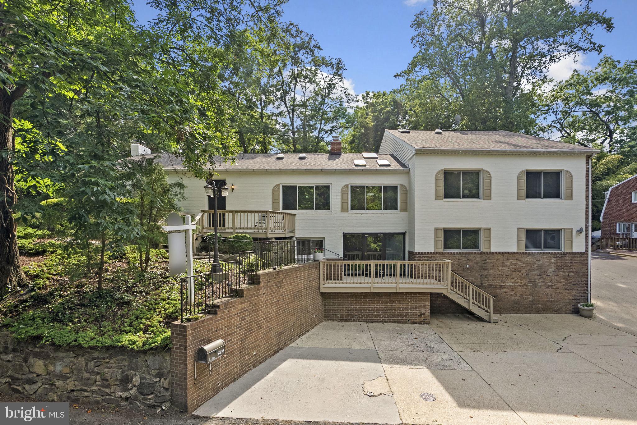 2816 LINDEN LANE