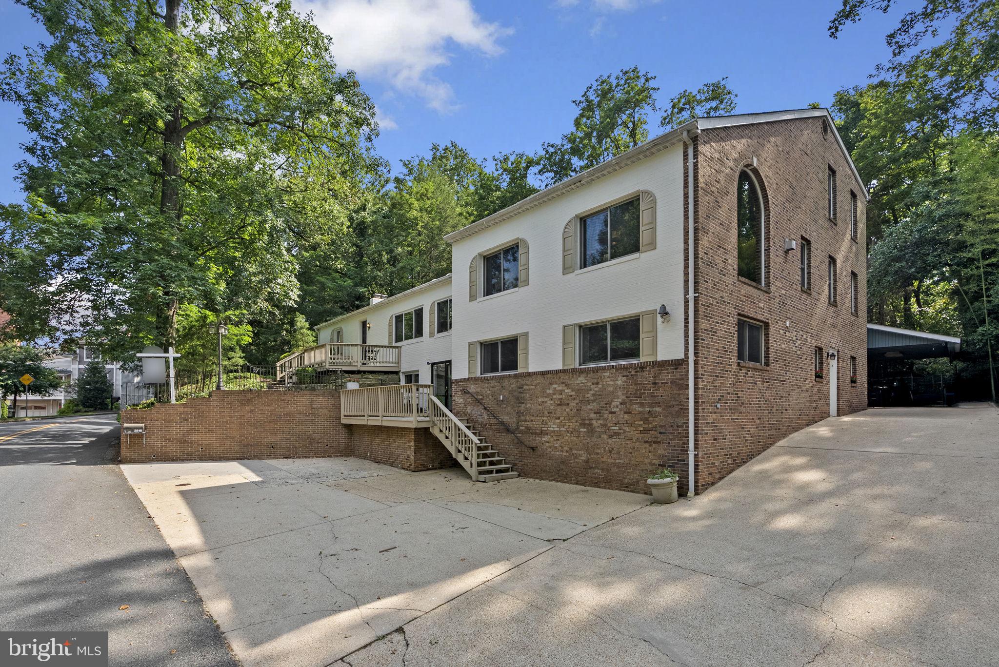 2816 LINDEN LANE