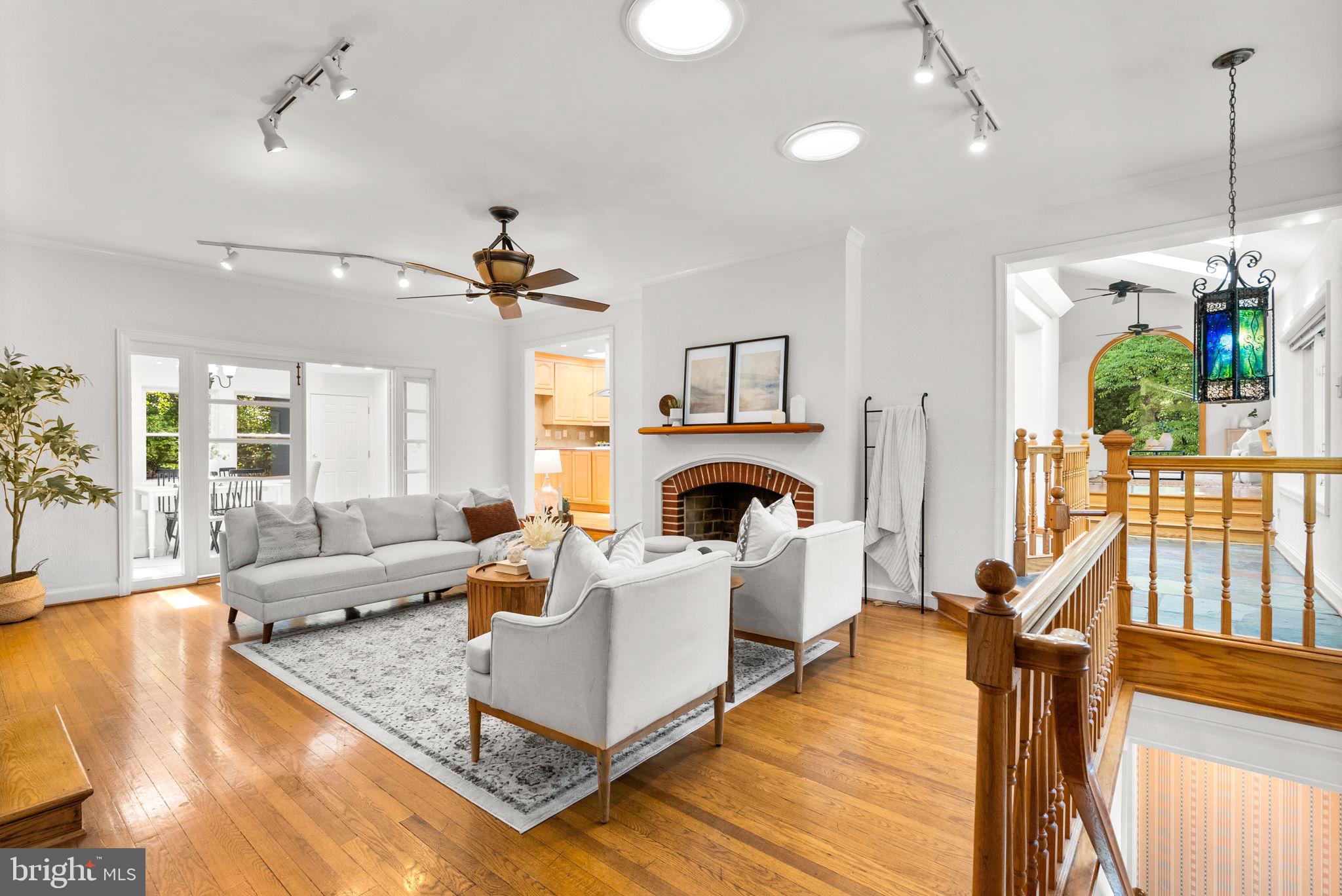 2816 LINDEN LANE