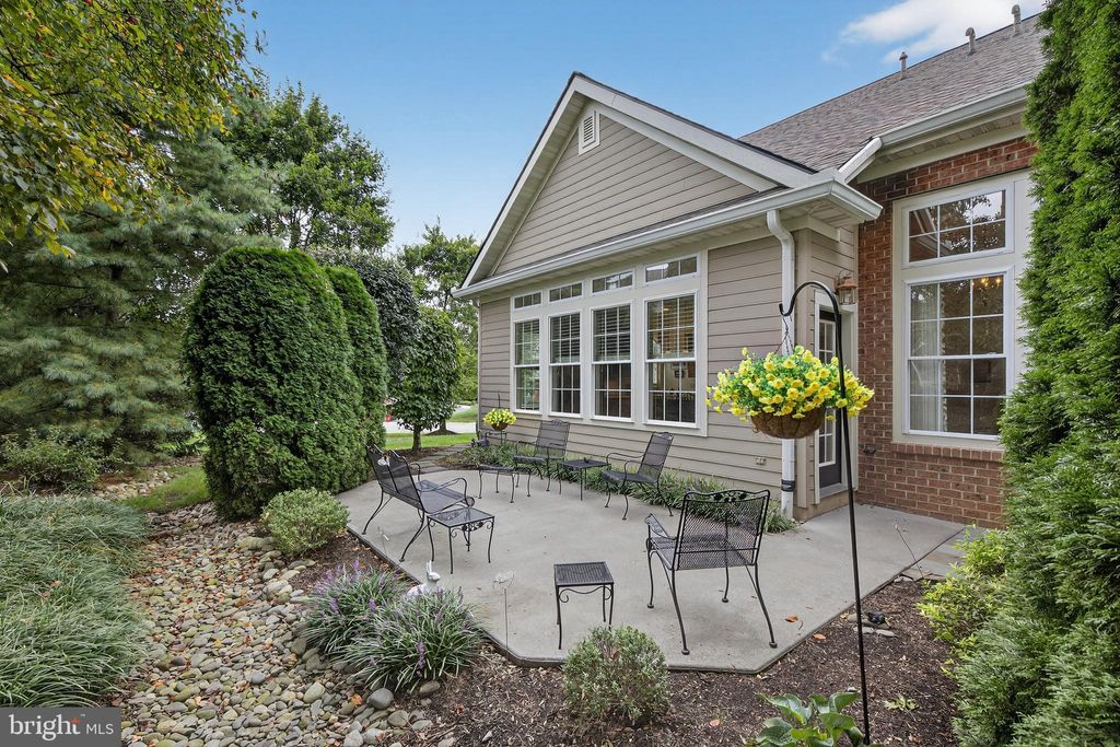 Photo of 30 Farmview Lane, LITITZ, PA 17543 (MLS # PALA2083890)