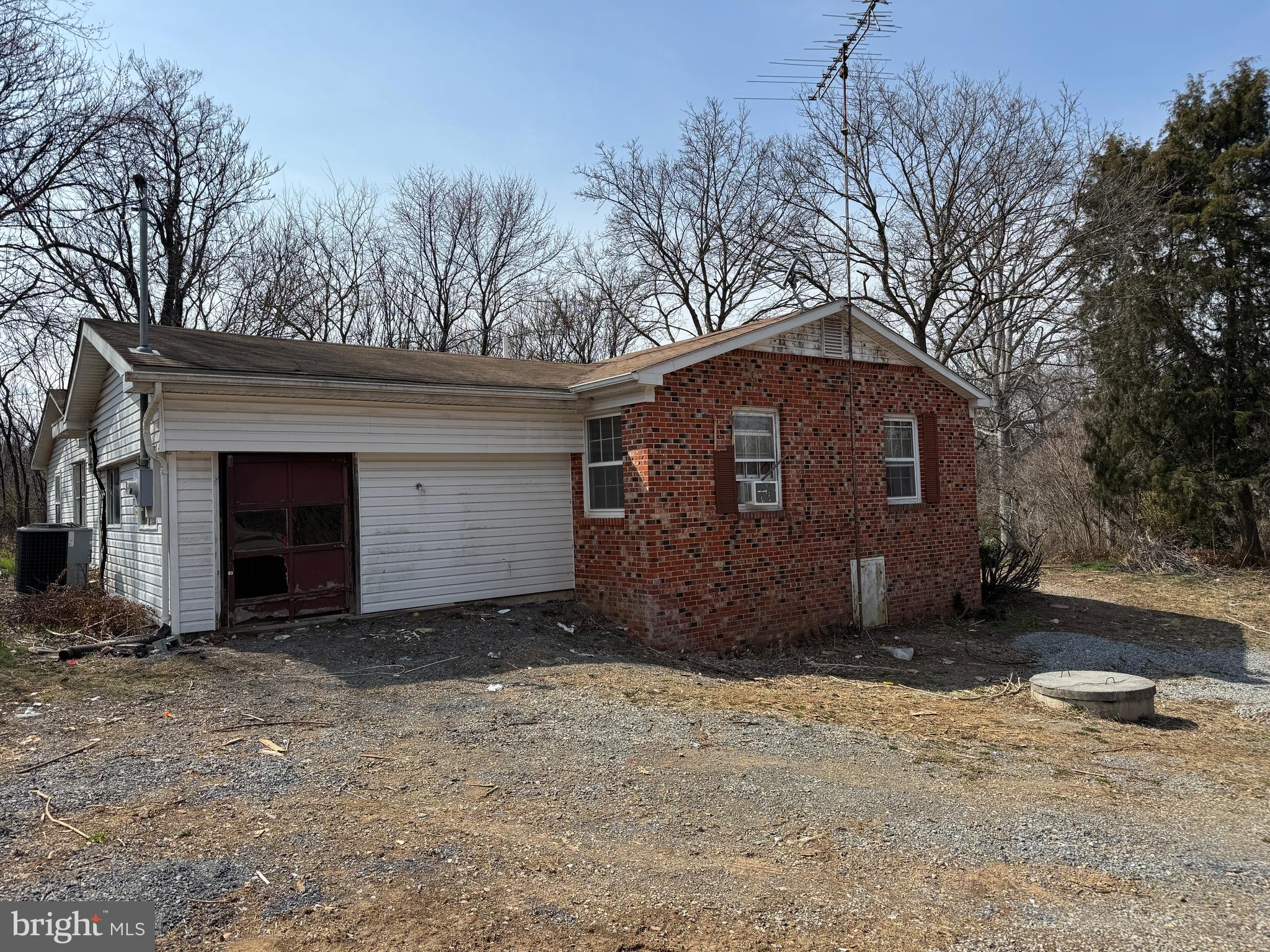 6731 MIDDLE ROAD