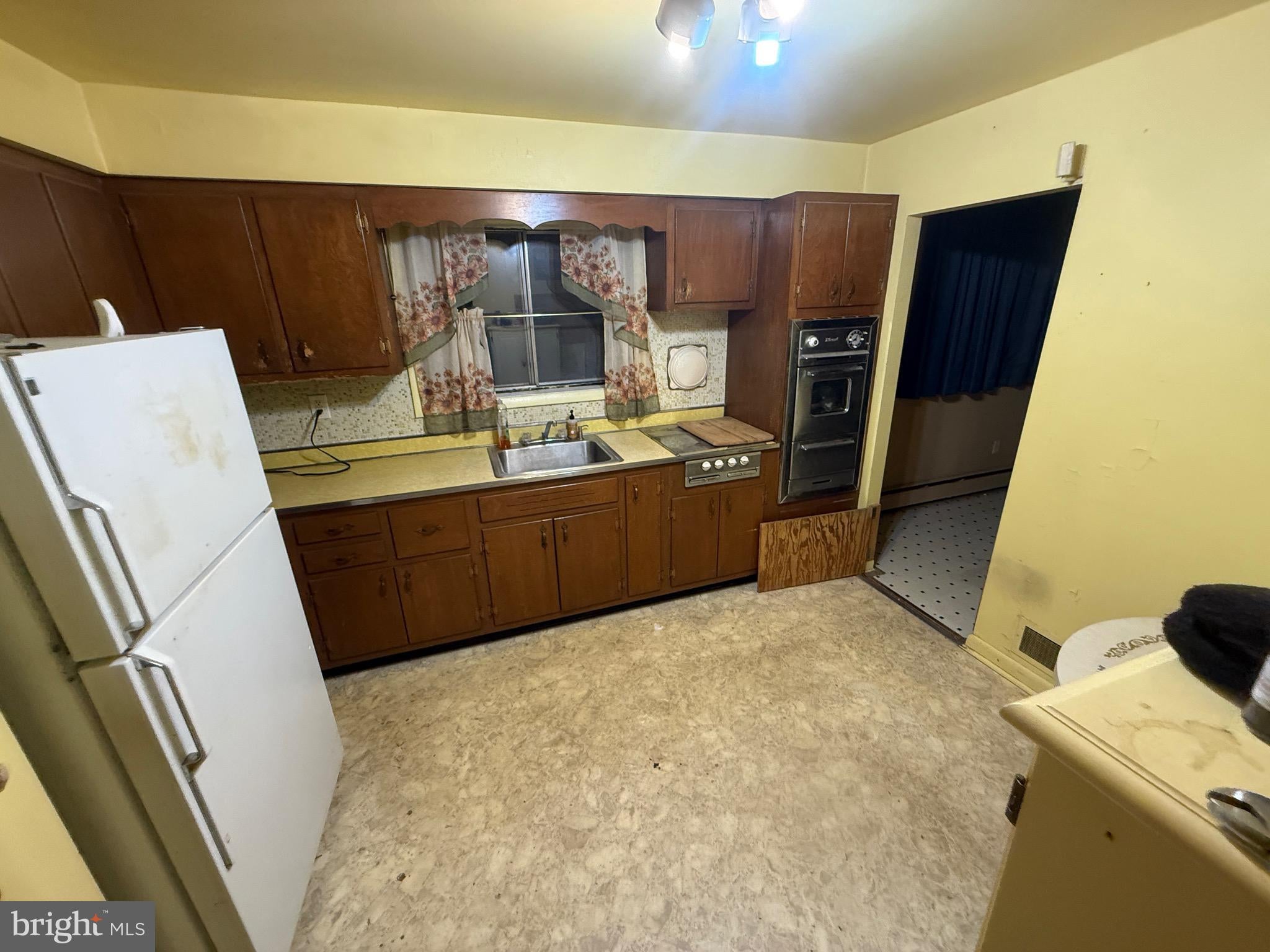 2072 HANSELL DRIVE