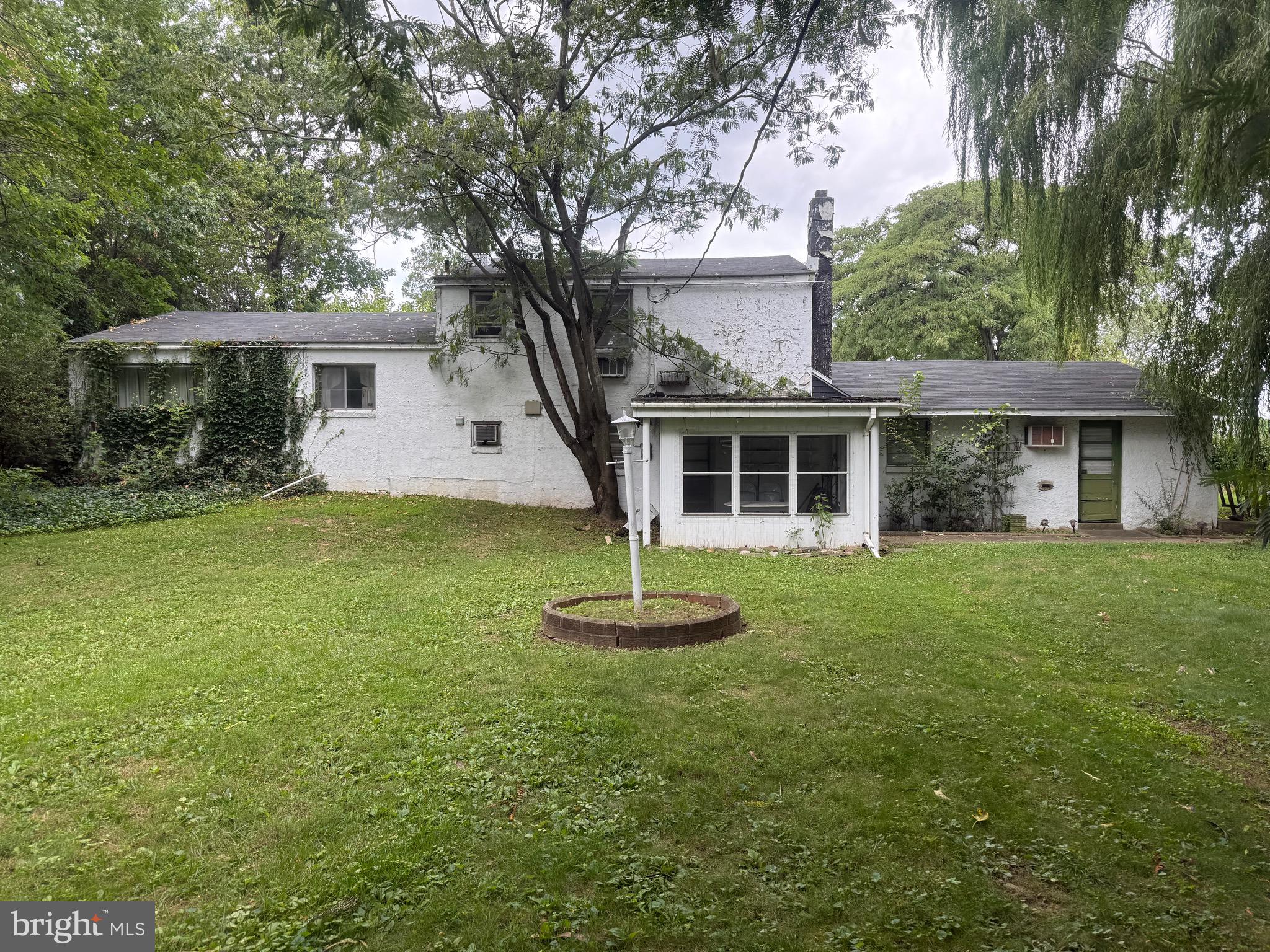 2072 HANSELL DRIVE