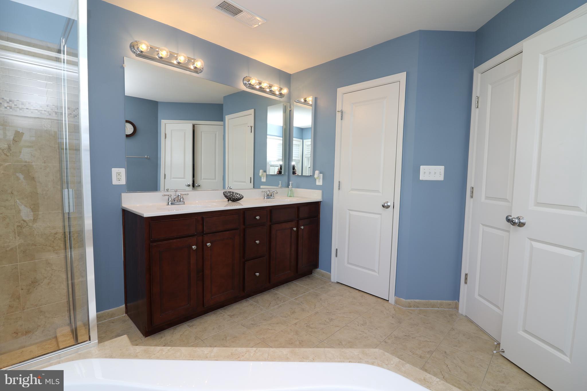 STRATSHIRE CROSSING - Residential