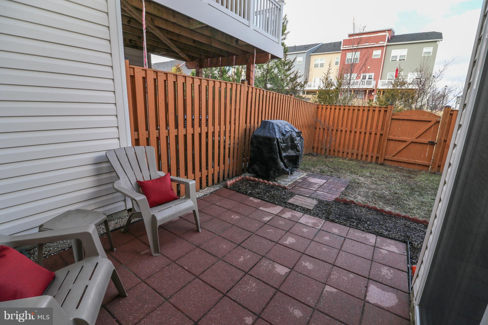 STRATSHIRE CROSSING - Residential