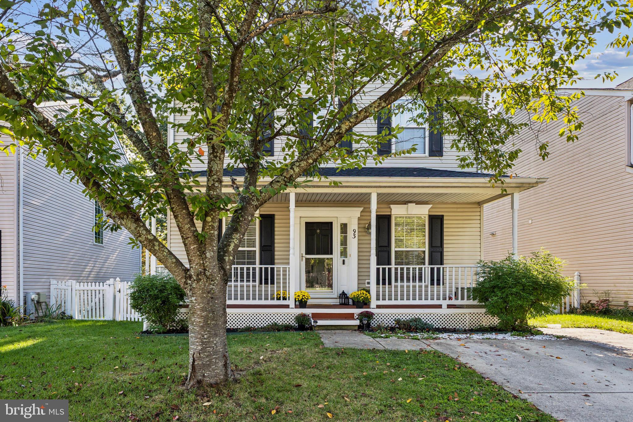 Charming 3-bedroom, 2 full and 2 half bath colonial in Grande View Park! Extended driveway, deck, fenced-in backyard, and a fully finished basement. Move in Ready with TONS of recent updates including NEW ROOF, NEW HVAC, & NEW FLOORING.
Conveniently located near major highways, NSA, Fort Meade, BWI Airport, and plenty of shopping and dining. This property is truly a commuters dream!