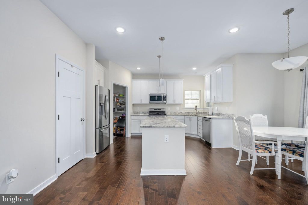 Photo of 1002 Lakeview Parkway, LOCUST GROVE, VA 22508 (MLS # VAOR2012746)