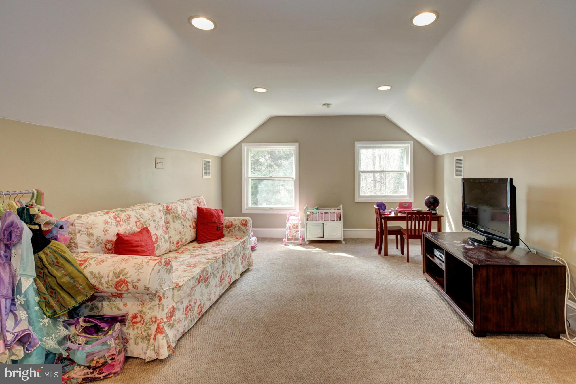 CHARRED OAK ESTATES - Residential