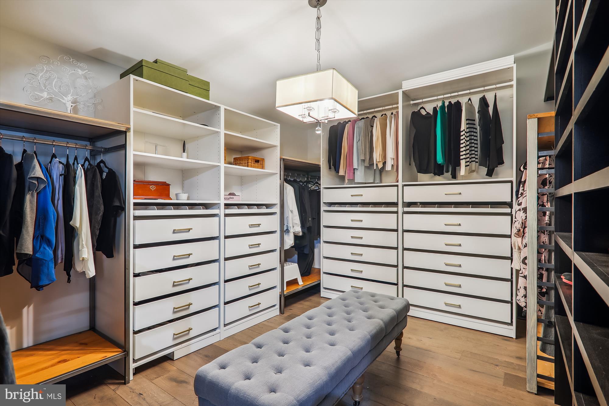 BANNOCKBURN ESTATES - Residential