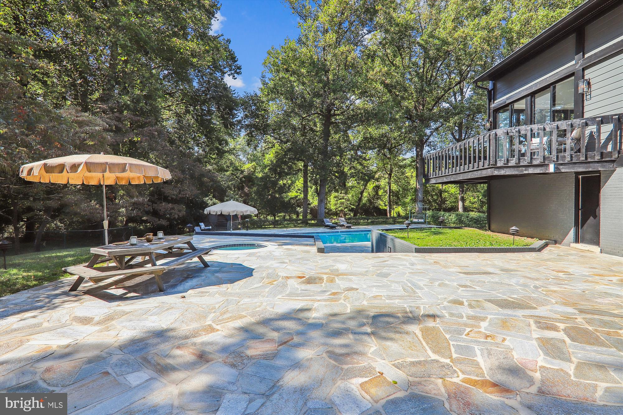 BANNOCKBURN ESTATES - Residential