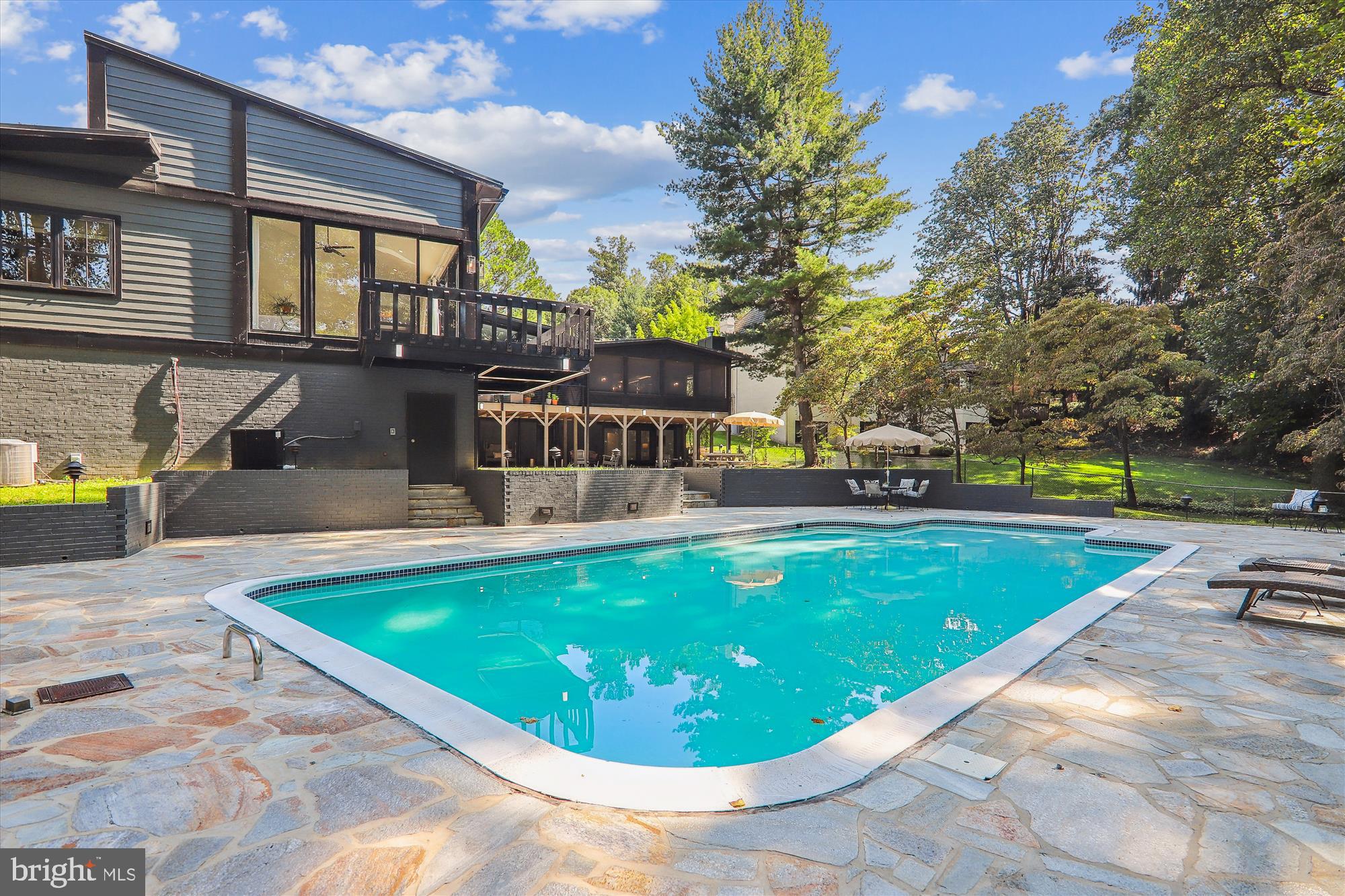 BANNOCKBURN ESTATES - Residential