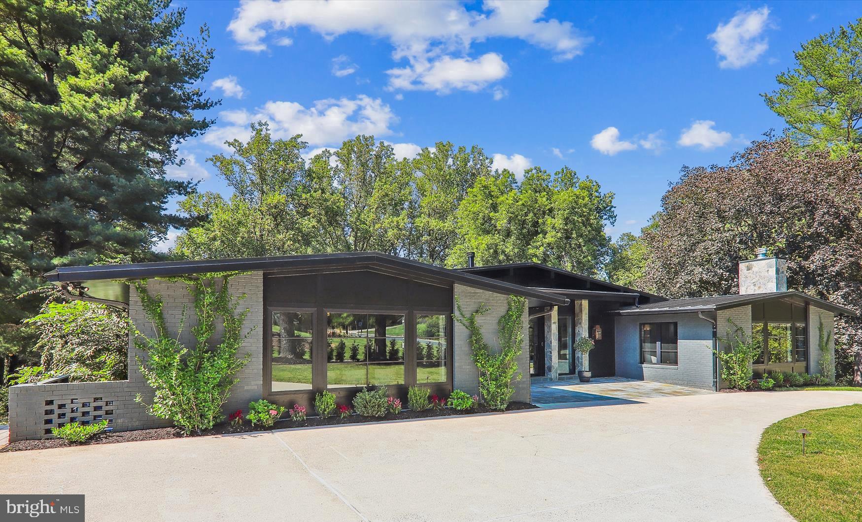 BANNOCKBURN ESTATES - Residential