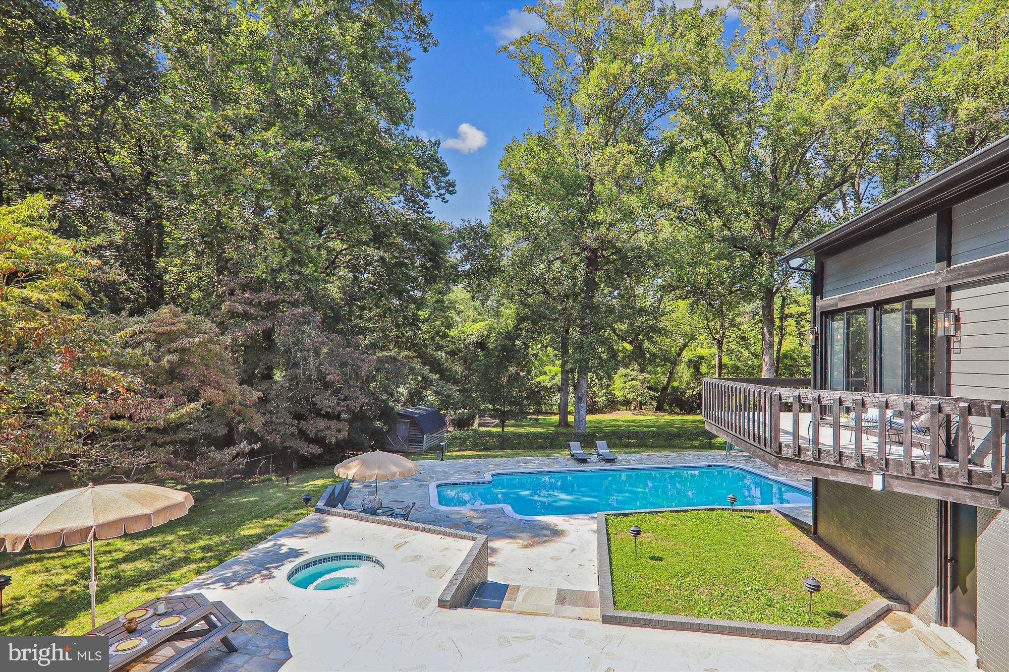 BANNOCKBURN ESTATES - Residential