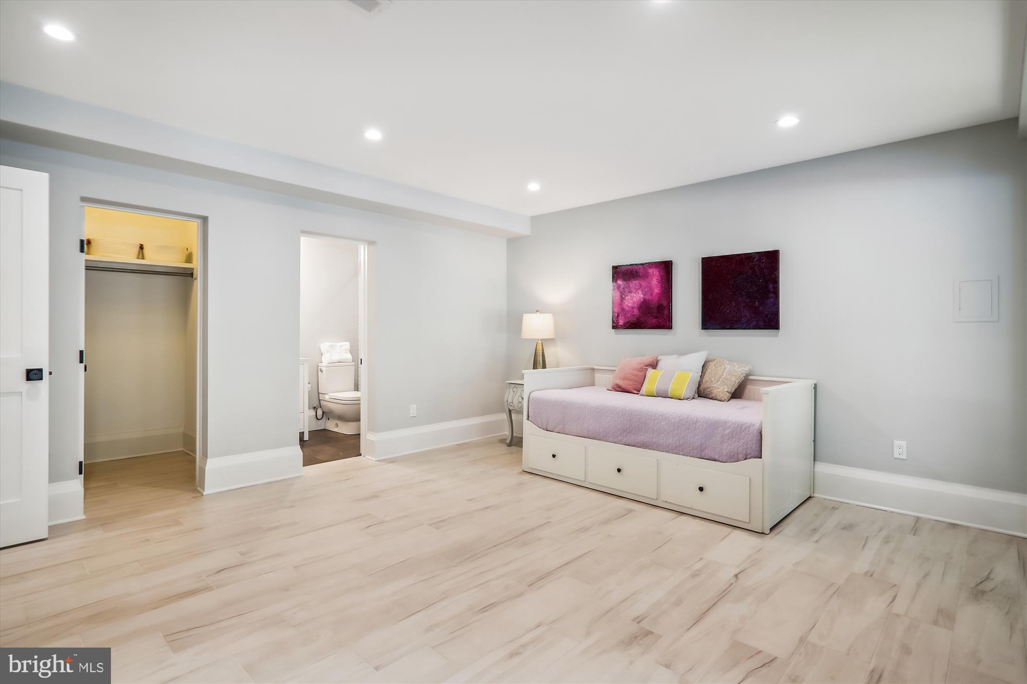 BANNOCKBURN ESTATES - Residential