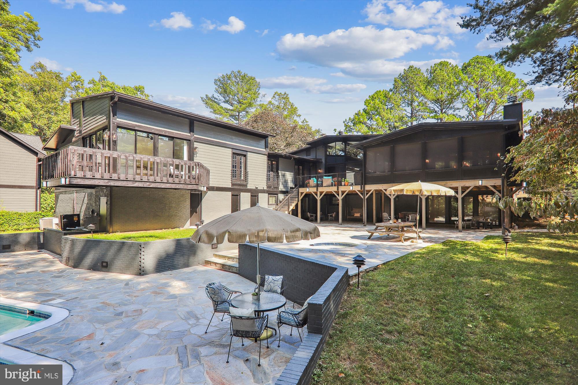 BANNOCKBURN ESTATES - Residential