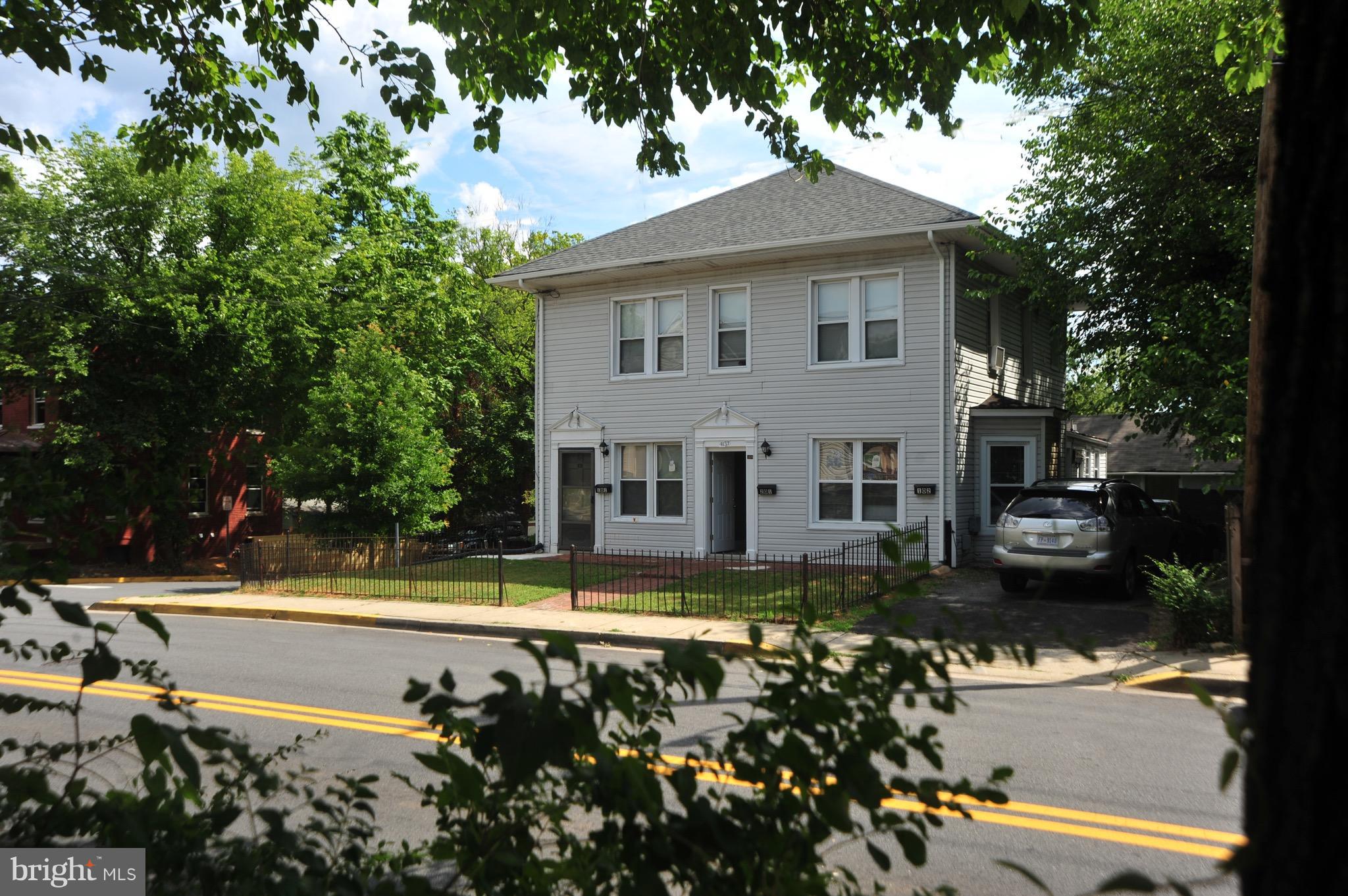 Come & see this spacious beautiful 1st floor unit # 102 is ready to be your new home! has 1 Bedroom, and Den. w/ huge window and renovated BATH ROOM.,closer to DC and Shopping center.and transportation