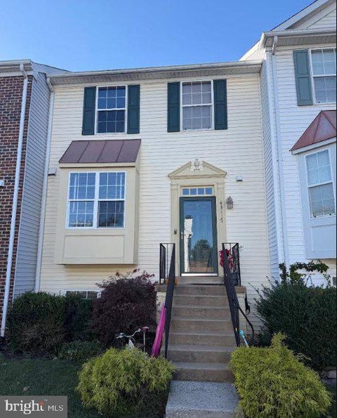 Photo of 43117 Gatwick Square, ASHBURN, VA 20147 (MLS # VALO2139262)
