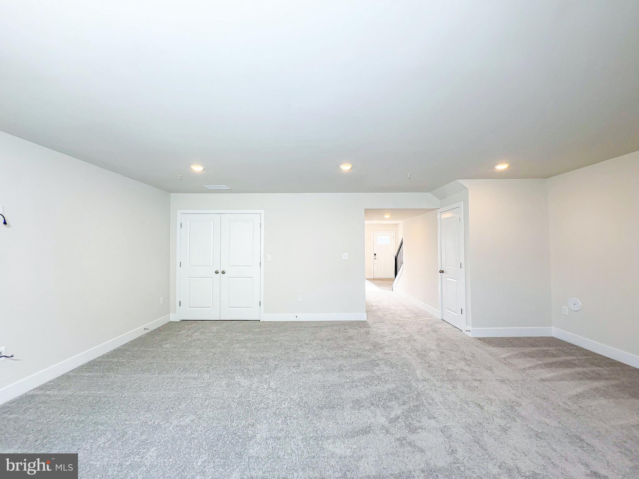 WHITE PLAINS - Residential