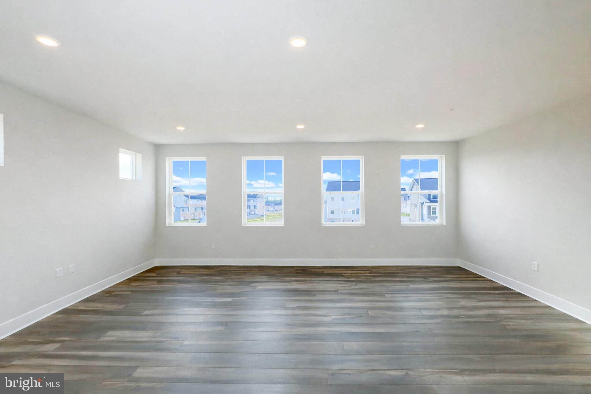 WHITE PLAINS - Residential