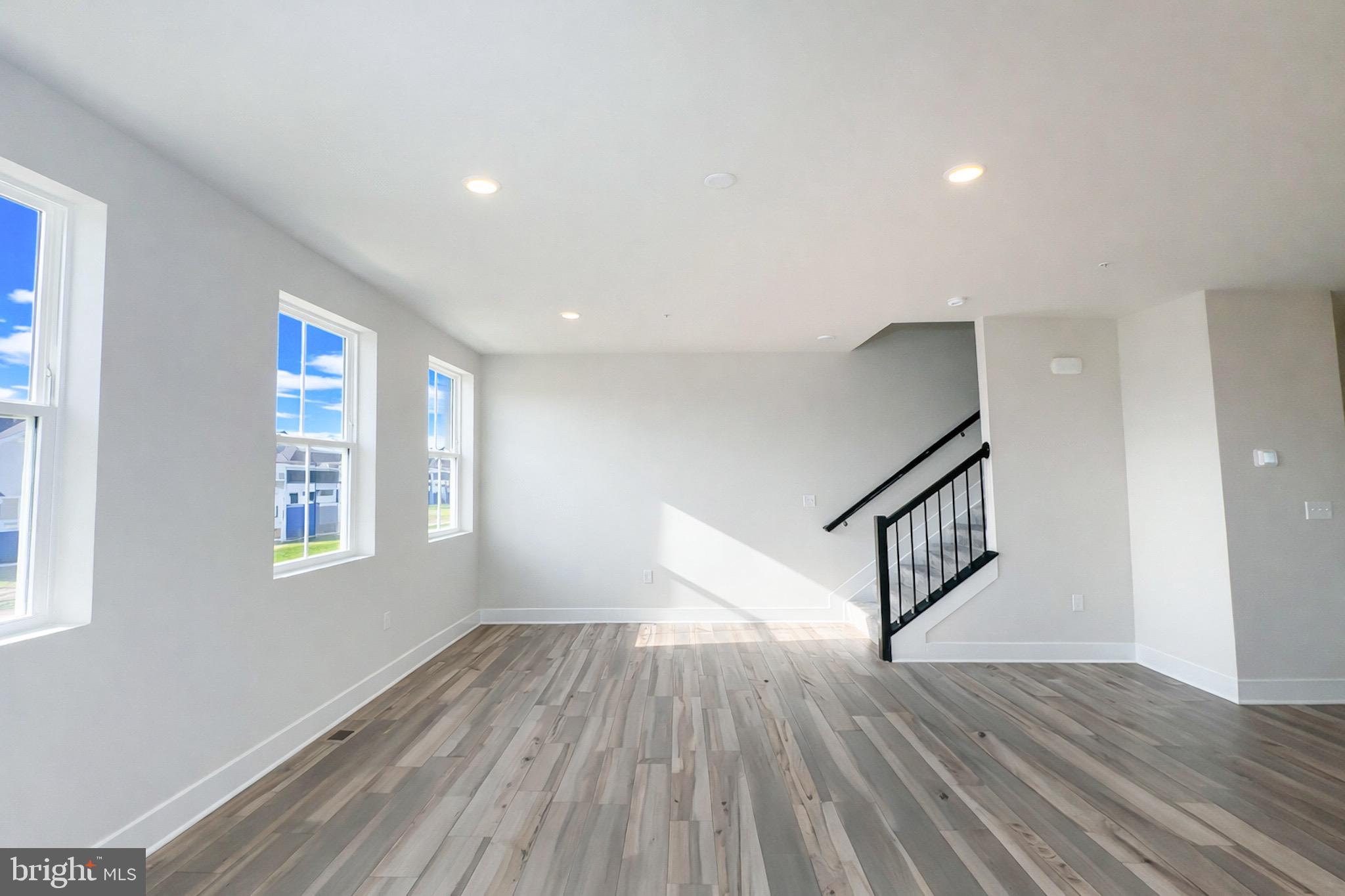 WHITE PLAINS - Residential