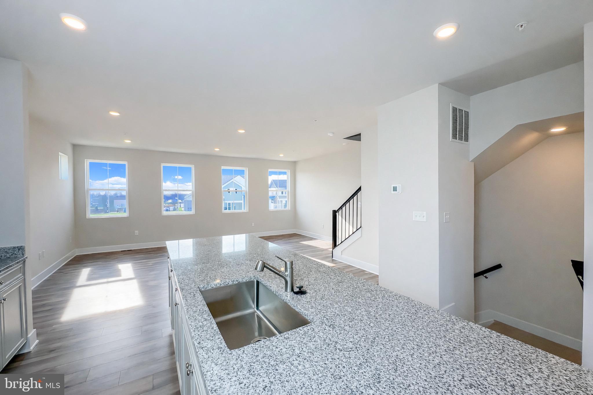 WHITE PLAINS - Residential