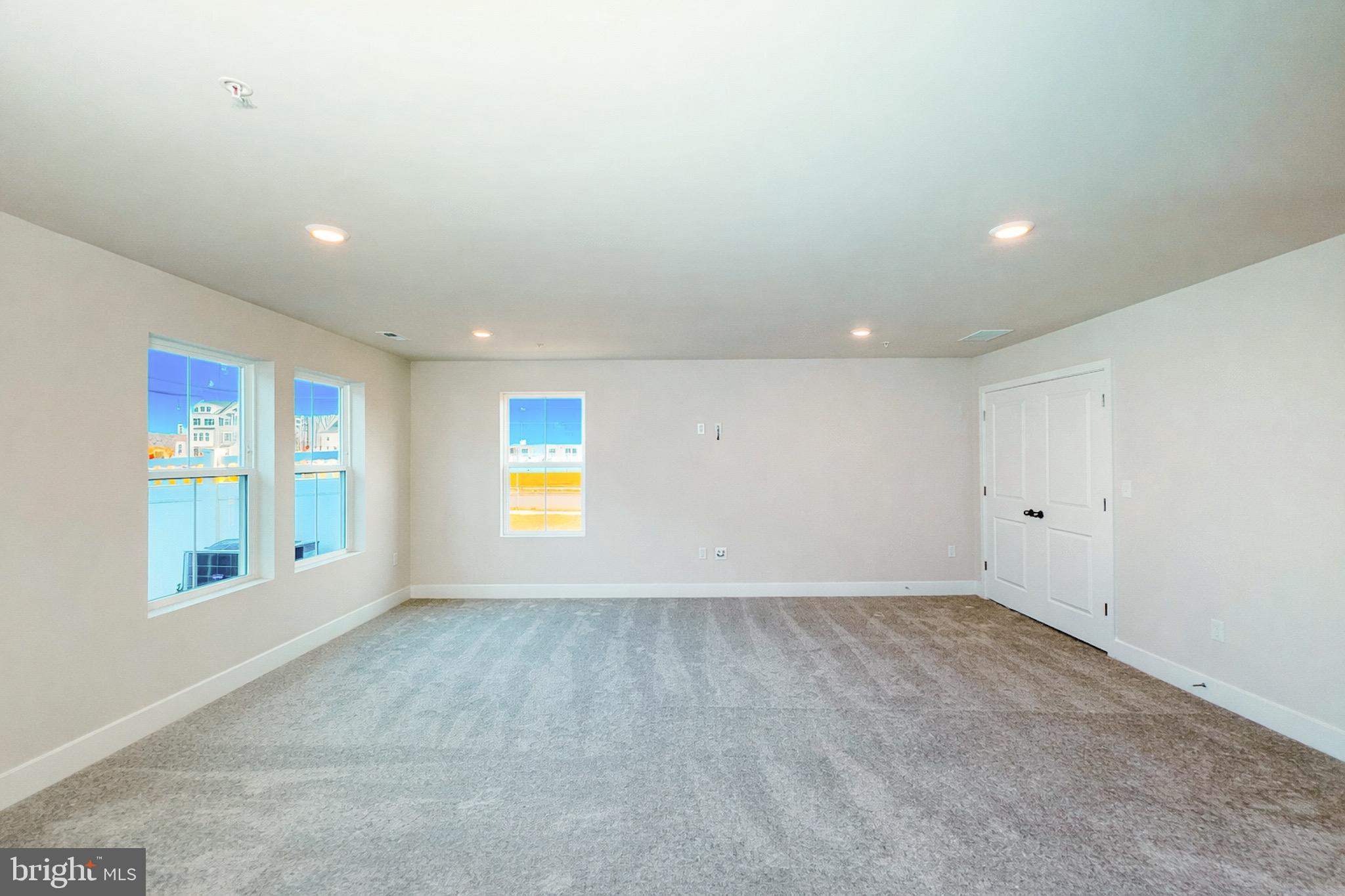 WHITE PLAINS - Residential