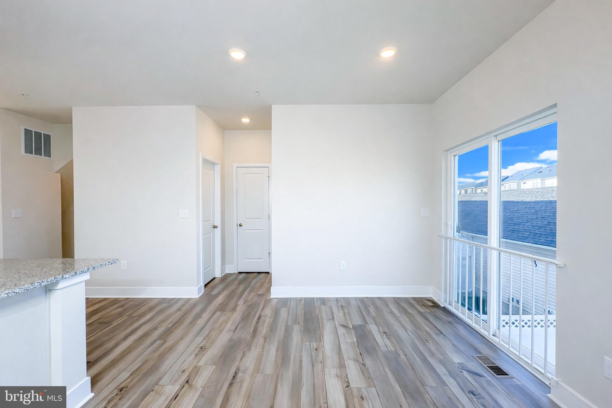 WHITE PLAINS - Residential