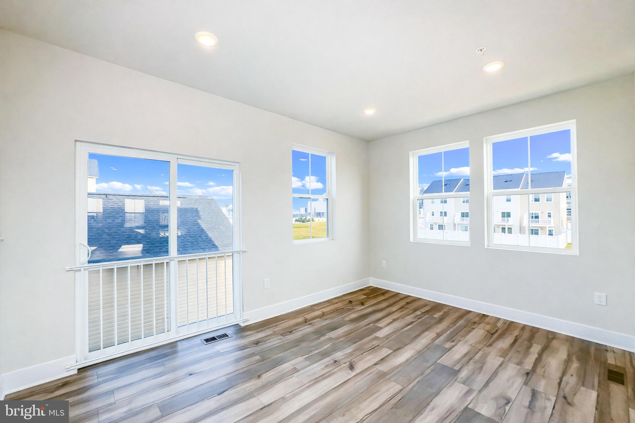 WHITE PLAINS - Residential