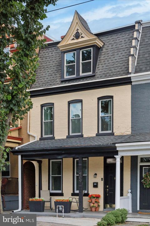 Photo of 909 E Orange Street, LANCASTER, PA 17602 (MLS # PALA2074522)