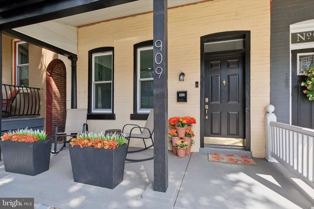 Photo of 909 E Orange Street, LANCASTER, PA 17602 (MLS # PALA2074522)