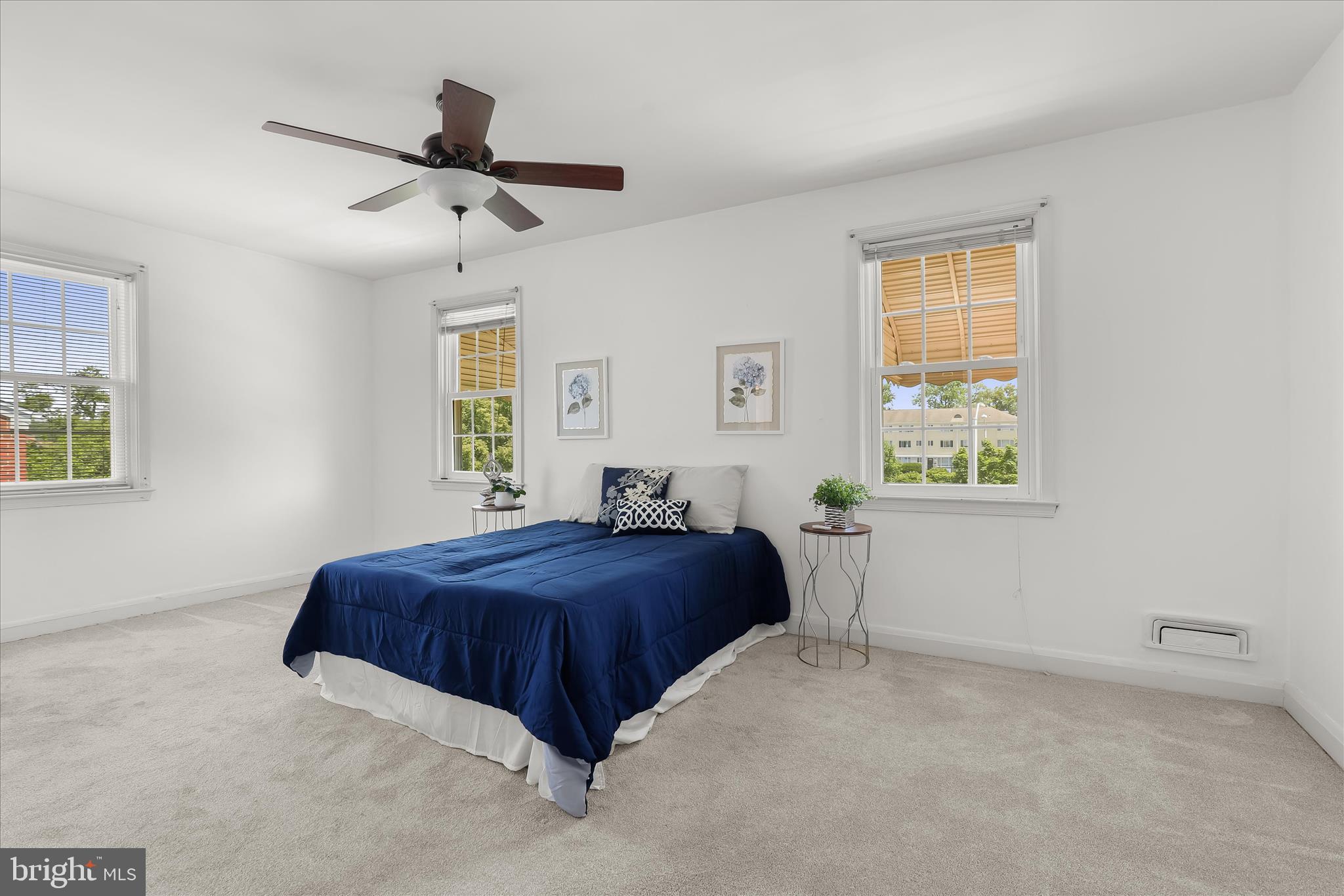 MONTEBELLO - Residential