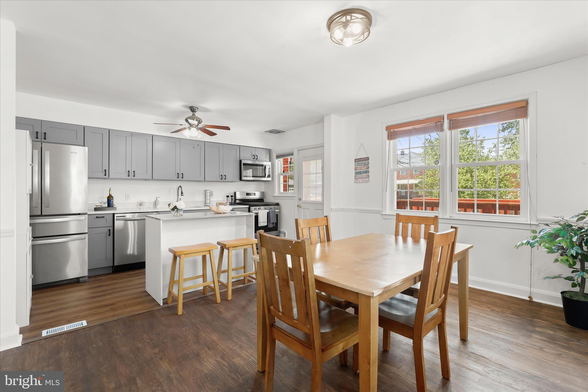 MONTEBELLO - Residential