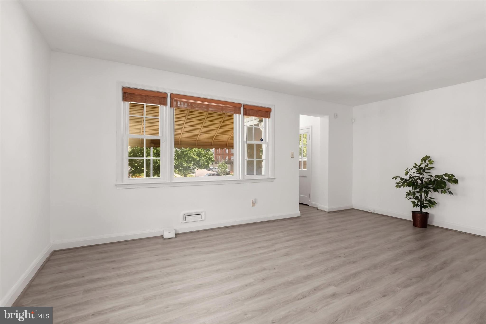 MONTEBELLO - Residential