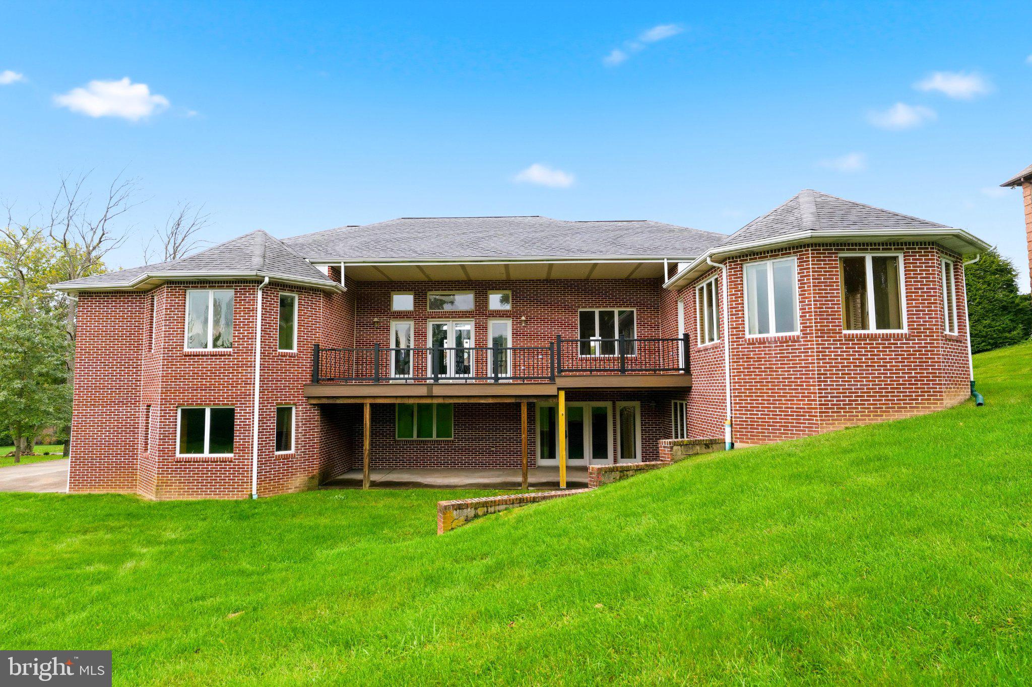 365 SARATOGA DRIVE