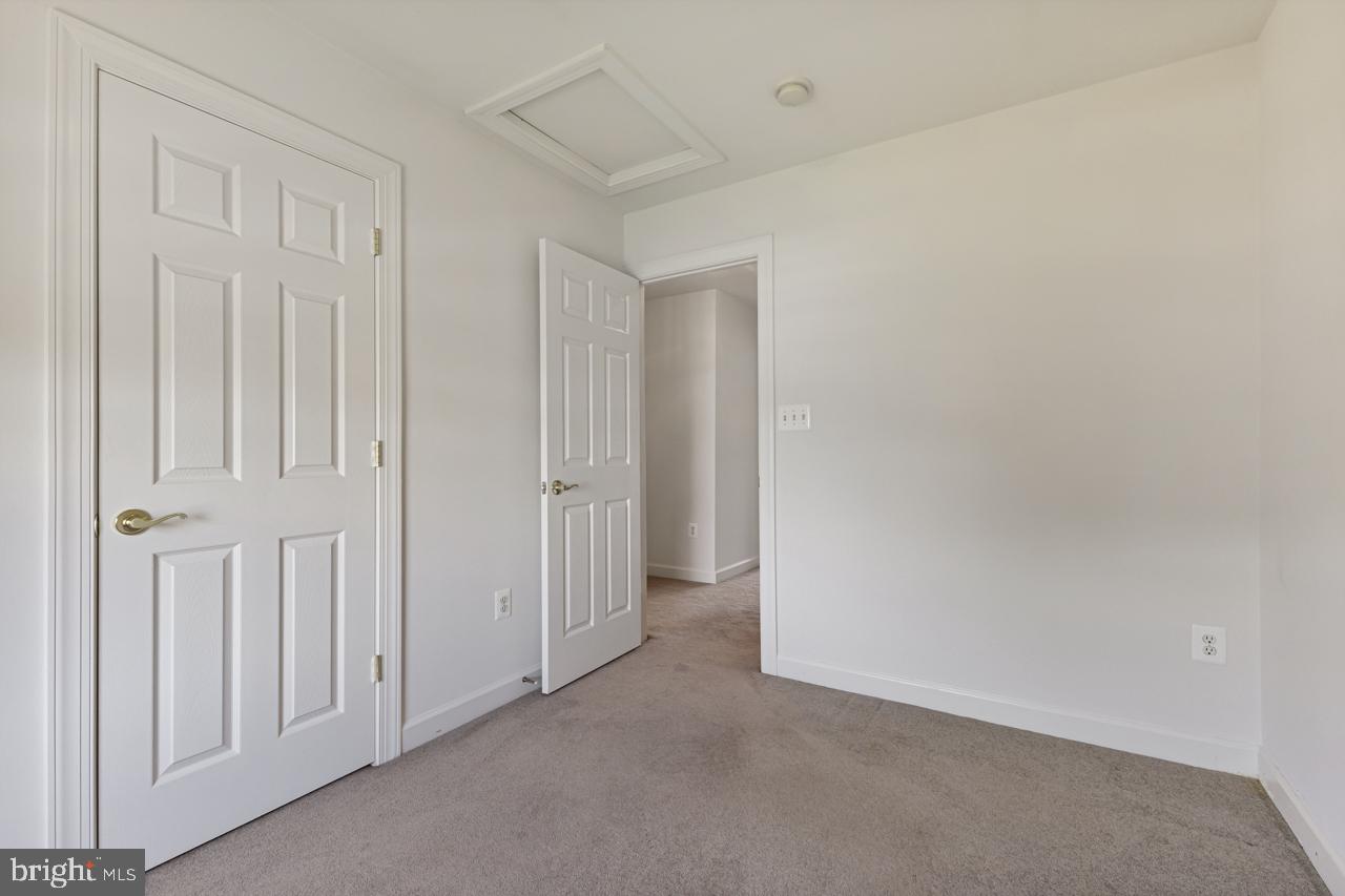 BLOOMS MILL - Residential Lease